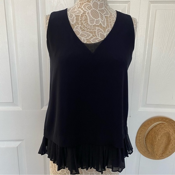 Banana Republic v neck navy sleeveless top ruffle hem tank sheer fabric size S - Picture 1 of 13